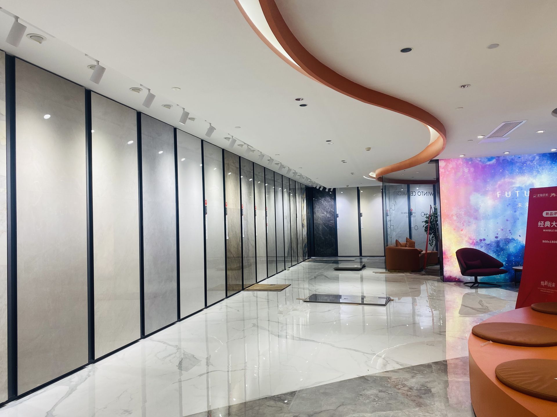 Many samples of floor tiles lined up in a show room